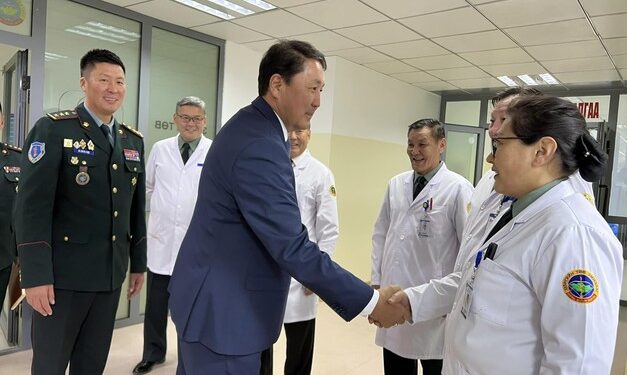 Батлан хамгаалахын сайд Г.Сайханбаяр Цэргийн төв эмнэлэгт ажиллалаа