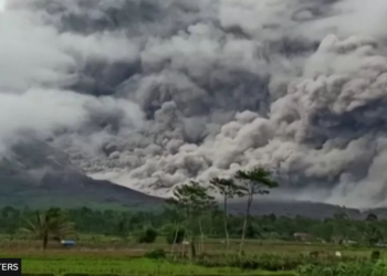 Индонезид галт уул дэлбэрч 2000 хүнийг нүүлгэн шилжүүлэв