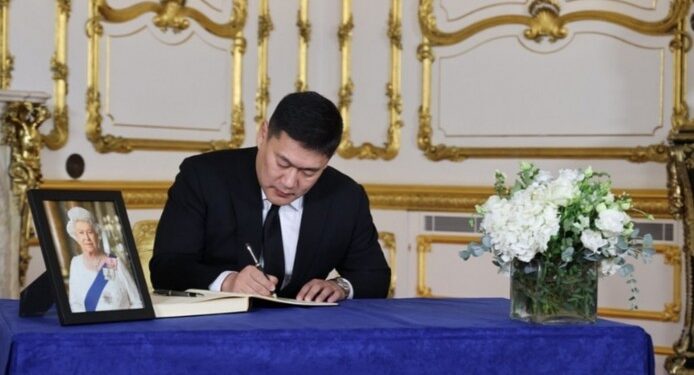 Ерөнхий сайд Л.Оюун-Эрдэнэ ИБУИНХУ-ын Цог Жавхлант Хатан Хаан II Элизабеттай салах ёс гүйцэтгэх төрийн ёслолд оролцож байна