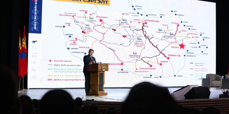 Ерөнхий сайд дүүрэг, хороодын Засаг дарга, хэсгийн ахлагч нартай уулзаж 2023 оны улсын төсвийн төсөлд санал авлаа