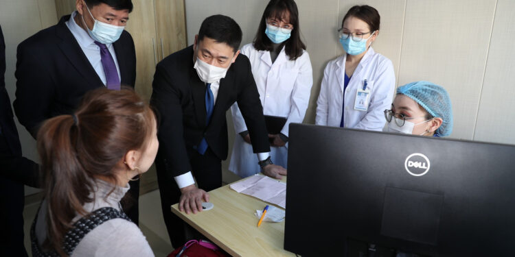 Эрт илрүүлэг, оношилгоонд гэр бүлээ идэвхтэй хамруулаарай гэж Ерөнхий сайд уриаллаа