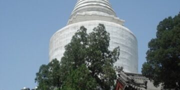 Хубилай хааны цагаан суварга буюу Түмэн амгалант хийд