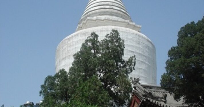 Хубилай хааны цагаан суварга буюу Түмэн амгалант хийд