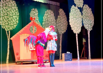 Театрын боловсролыг хүүхдүүдэд олгоно