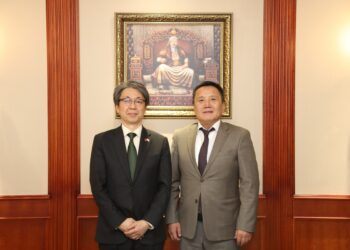 Элчин сайд Кобаяаши Хироюки Авлигатай тэмцэх газрын үйл ажиллагаатай танилцав