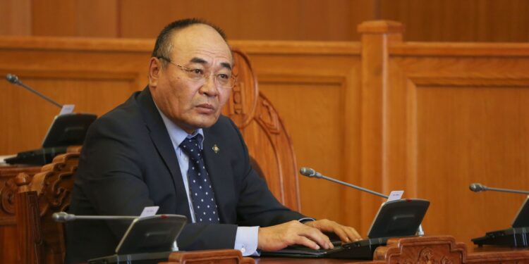 Аж үйлдвэрийн сайд асан Д.Эрдэнэбат: Аз нь ард түмэнд очсон бол болоо доо