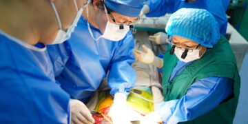 Монгол эмч нар ЭЛЭГ ШИЛЖҮҮЛЭН СУУЛГАХ 200 дахь мэс заслаа амжилттай хийлээ