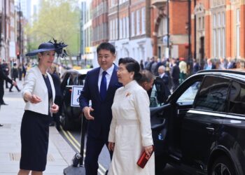 Ерөнхийлөгч У.Хүрэлсүх гуравдугаар Чарльзийг хаан сэнтийд залах төрийн ёслолд оролцож байна