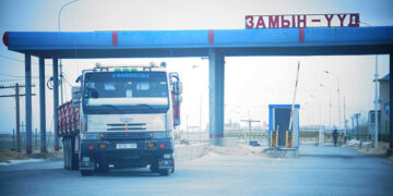 Замын-Үүд-Эрээний боомтыг 24 цагаар ажиллуулдаг болно