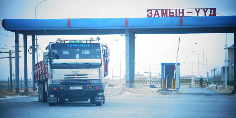 Замын-Үүд-Эрээний боомтыг 24 цагаар ажиллуулдаг болно