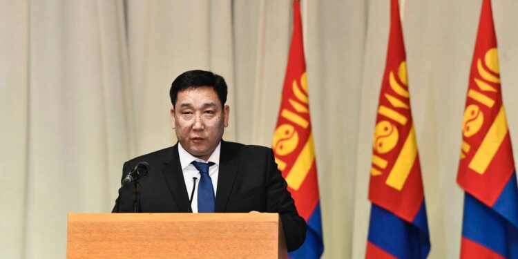 Гаалийн дарга нарыг шүргэдэггүй “Шүүр”-ээр залуусыг шүүрдэнэ гэв үү, Р.Отгонжаргал дарга аа