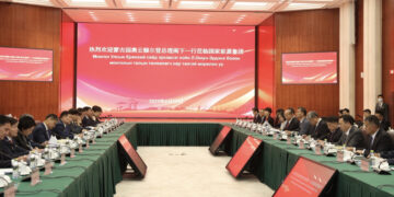 Гашуунсухайт-Ганцмод боомтын хил холболтын төмөр замын ажлыг 2024 онд дуусгахаар тохиролцов