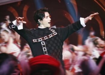 Хятадын шинэ од өвөрмонгол дуучин Аянга