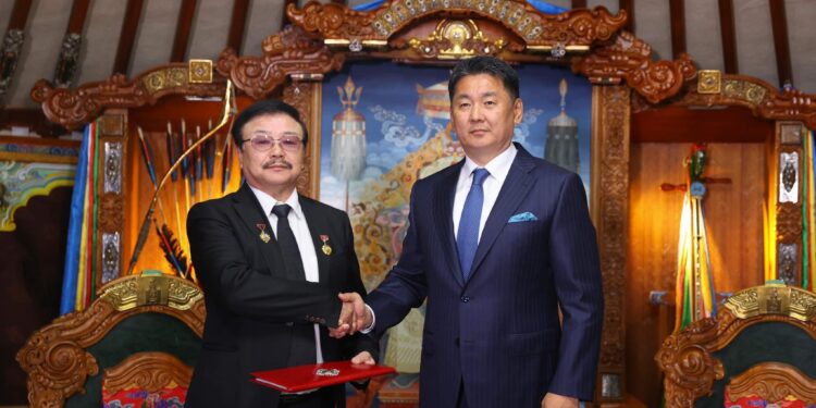 Л.Балхжавын бүтээлүүдэд Төрийн шагнал хүртээлээ