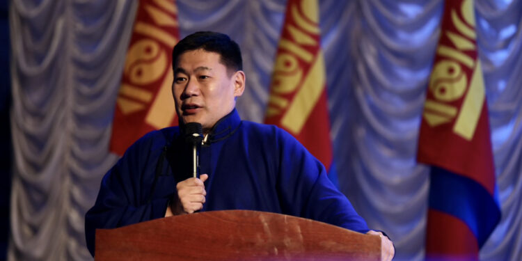 Баянхонгор-Шаргалжуут чиглэлийн 54,1 км замыг хатуу хучилттай болгох хөрөнгийг төсөвт тусгана