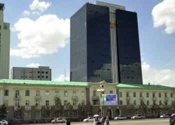 Хуулийнхан мөрөөр нь орсон нийслэлийн 16 албан тушаалтан хэн бэ?