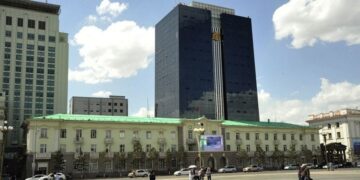 Хуулийнхан мөрөөр нь орсон нийслэлийн 16 албан тушаалтан хэн бэ?