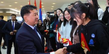 “Ерөнхийлөгчийн илгээлт-2100” тэтгэлэгт хөтөлбөрийн эзэд гадаадад суралцахаар мордлоо