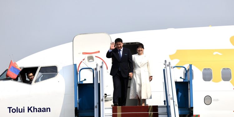 Ерөнхийлөгч У.Хүрэлсүхийн Бүгд Найрамдах Социалист Вьетнам Улсад хийх төрийн айлчлал эхэллээ