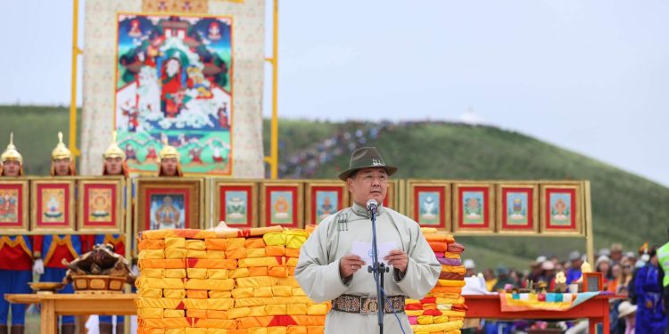 Төрийн тахилгат Алтан овооны тэнгэрийг тайх ёслол болов