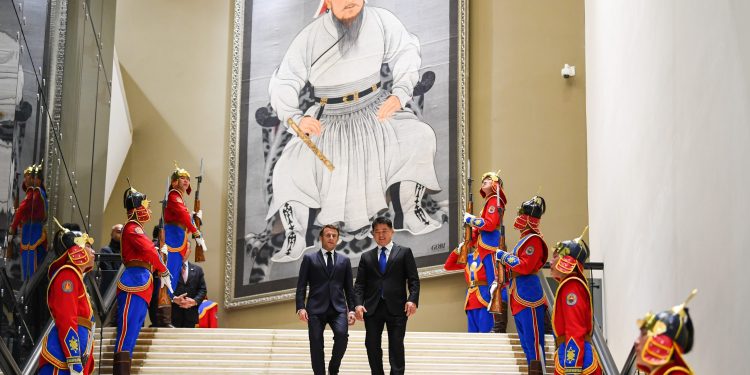 БНФУ-ын Ерөнхийлөгч Эммануэл Макрон “Чингис хаан” музейд зочлов