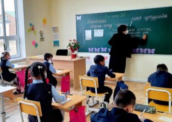 Сурагчдын амралтыг нааш татах шийдвэр гараагүй