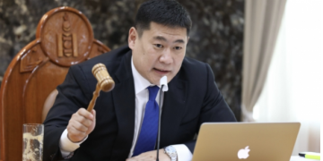 Улстөрчдийн тендерийн цавчааг зогсоосон Л.Оюун-Эрдэнийн хууль