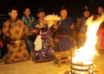 Бага Цагаан сар буюу өвлийн сүүл сарын гал тахилга