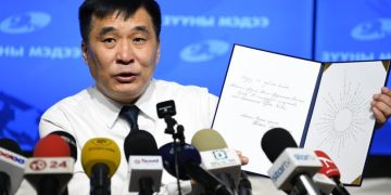 ИЗНН-ын дарга Б.Батбаатар МАН, АН-аас бусад 35 намыг нэгдээч гэж гуйя