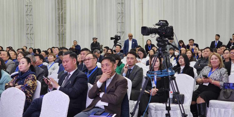 Боомтын  сэргэлтийг хангахад хувийн хэвшлийн оролцоо, асуудал шийдэл"  хэлэлцүүлэг болж байна