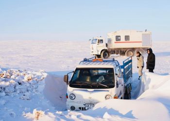 Өвөлжилт, хаваржилтын нөхцөл байдал хүндэрсэн Говьсүмбэр-Дорноговь аймгуудад ажиллаж байна