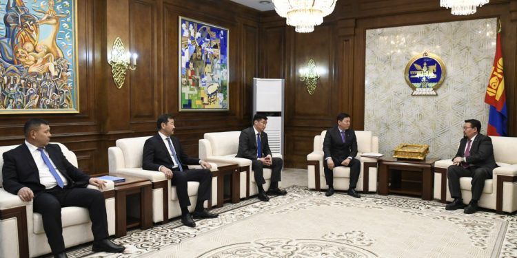 Автомашины нүүрсэн янданг улсын хилээр гаргахыг хориглох төслийг УИХ-д өргөн барилаа