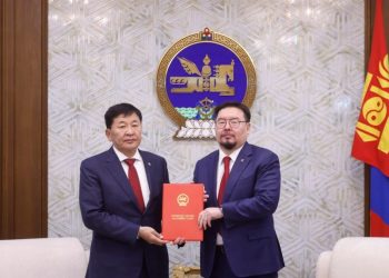 Түгжрэлийг бууруулах Үндэсний хорооны дарга Б.Дэлгэрсайхан хуулийн төслүүдийг өргөн мэдүүлэв