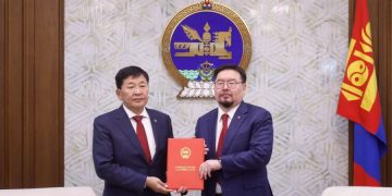 Түгжрэлийг бууруулах Үндэсний хорооны дарга Б.Дэлгэрсайхан хуулийн төслүүдийг өргөн мэдүүлэв