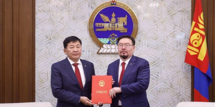 Түгжрэлийг бууруулах Үндэсний хорооны дарга Б.Дэлгэрсайхан хуулийн төслүүдийг өргөн мэдүүлэв