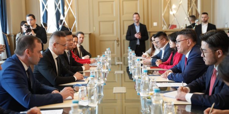 Байдрагийн гол дээр усан цахилгаан станц барих төслийг эхлүүлэхээр болжээ