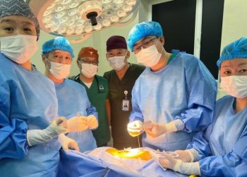 Тархины байнгын уналт таталттай эмчлүүлэгчид тэнэгч мэдрэлийг цочроох суулгац суулгах мэс заслыг амжилттай хийлээ