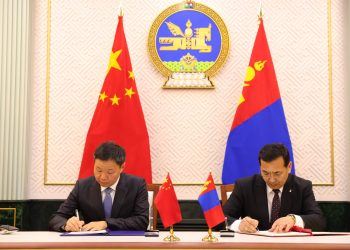 Гашуунсухайт-Ганцмод боомтын хил дамнасан төмөр замын гүүрийг барина