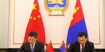 Гашуунсухайт-Ганцмод боомтын хил дамнасан төмөр замын гүүрийг барина