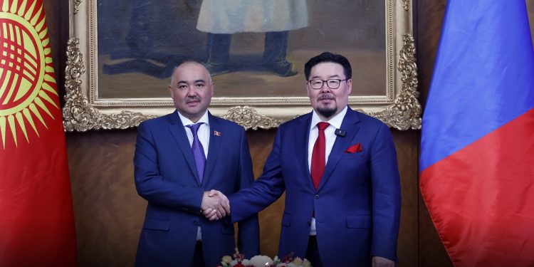 Киргиз Улсын Жогорку Кенешийн дарга Н.Шакиевтай албан ёсны хэлэлцээ хийлээ