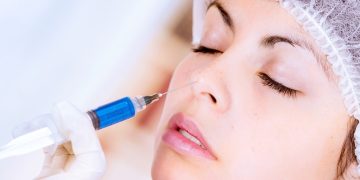 Филлер тарилгаас нь болж үйлчлүүлэгчийнх нь нүд сохорсон эмчийн эмчлэх эрхийг 2 жилээр хасчээ