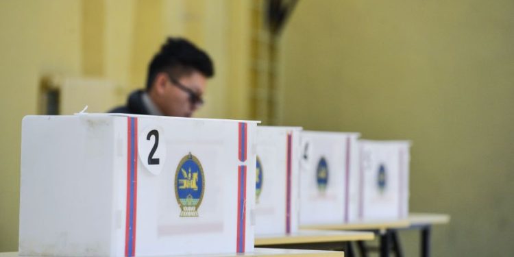 УИХ-ын сонгуульд 77 бие даагч нэр дэвшихээр хөтөлбөрөө хүргүүлжээ