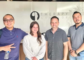 Фантастикынхан Холливудын томчуудтай уулзаж нууцаас нь суралцжээ