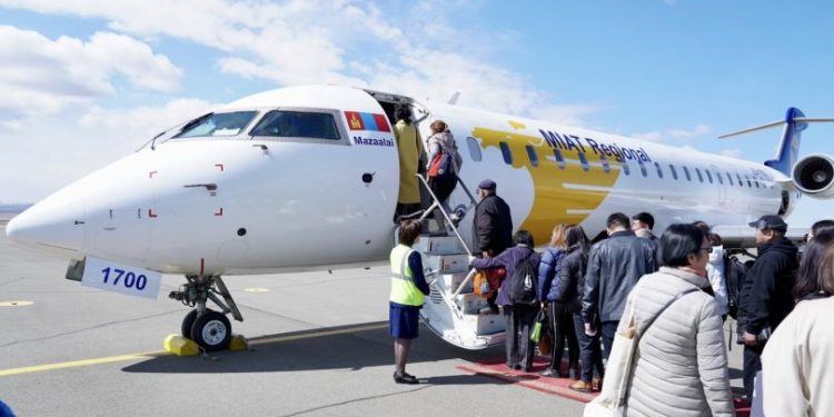 МИАТ компанийн "Мазаалай" нэртэй CRJ-700 агаарын хөлөг анхны нислэгээ хийв