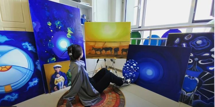 Зүүн Сөнидийн зураач бүсгүй Хонгорзул цахим сүлжээнд алдаршиж байна