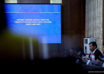 С.Жавхлантбаатар: Дээрээс шахсан учраас ногоон автобусыг хүлээж авахад хүрсэн