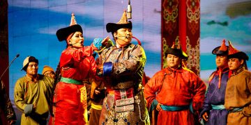 "Учиртай гурван толгой" дуурийн уран бүтээлчдийг 100 сая төгрөгөөр шагнана