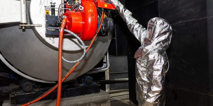 Ашиглалтаас гарсан хар тугалганы батарейг дахин боловсруулдаг боллоо