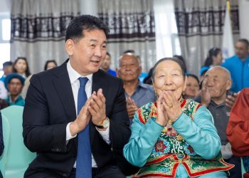 Ерөнхийлөгч У.Хүрэлсүх Ахмад настны үндэсний төвд ажиллалаа