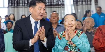 Ерөнхийлөгч У.Хүрэлсүх Ахмад настны үндэсний төвд ажиллалаа